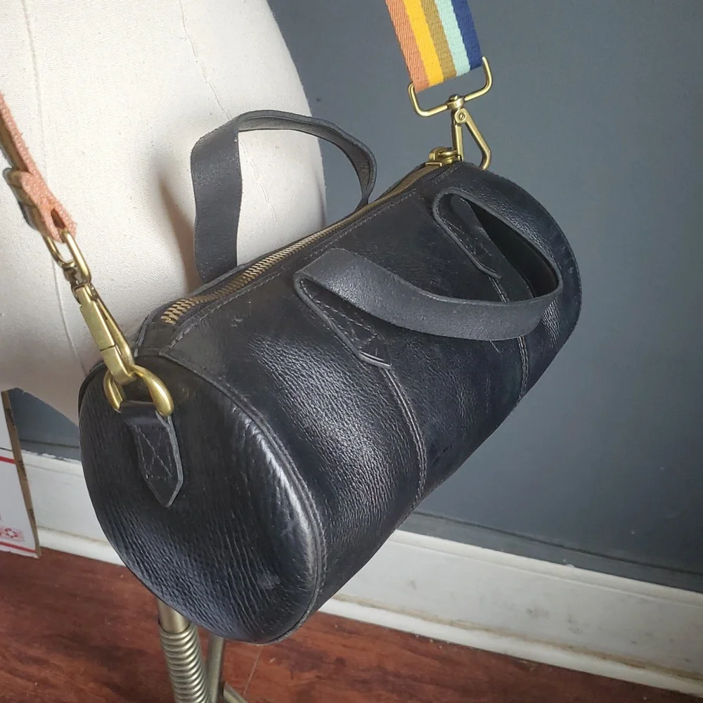 Madewell Black Crossbody Bag with Textured Leather and Detachable Rainbow Strap - Picture 2 of 12
